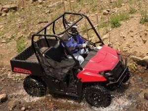 2012.polaris.ranger500efi.red_.top-right.riding.through-water.jpg